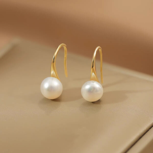 Classic Freshwater Pearl Earrings