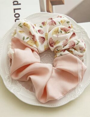 Flower Pearl Scrunchie