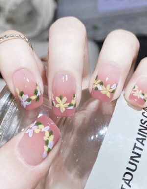 24 Pieces Press On Nails