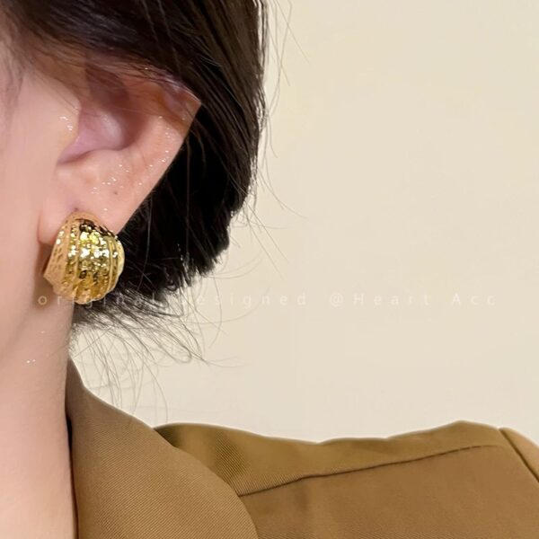 Elegant Half Hoop - Image 5