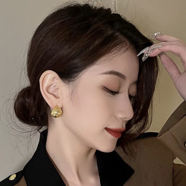Elegant Half Hoop - Image 3