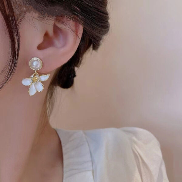 Pearl White Flower Earrings