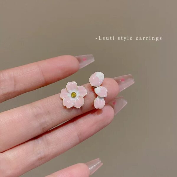 Mismatched Flower Earrings - Image 4