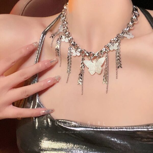 Argent Wing Choker