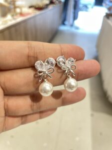 VL Heart Bow Pearl Earrings