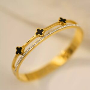 Noir Clover Bracelet
