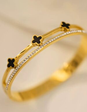 Noir Clover Bracelet